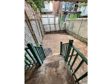 Excellent investment opportunity! Legal triplex featuring three - photo 36