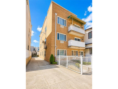 A Cozy & Spacious First-Floor Condo with Basement & Parking in a - photo 3