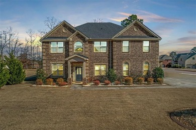 Luxury Living in Crystal Lake Golf & Country Club - A Rare - photo 4