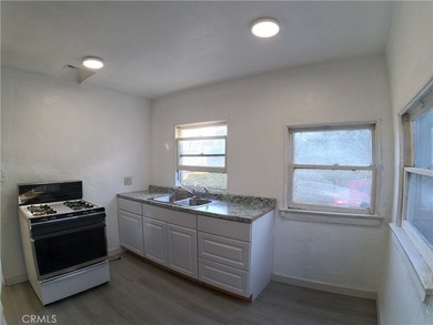 Rare Duplex Opportunity on a Cul-de-Sac A true rare find - a - photo 11