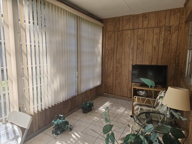 VILLA ON QUIET STREET, CONVERTIBLE FLOOR PLAN, WITH 2nd BEDROOM - photo 11