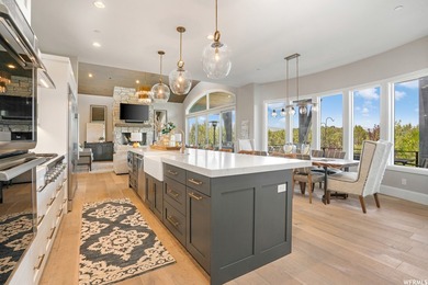 This home is a breathtaking mountain contemporary masterpiece - photo 11