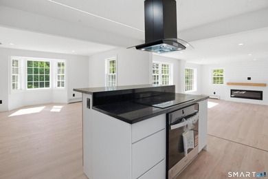 Completely renovated from top to bottom, this stunning 4-bedroom - photo 12