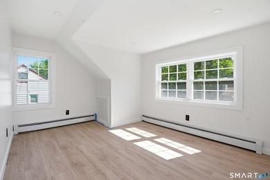 Completely renovated from top to bottom, this stunning 4-bedroom - photo 16