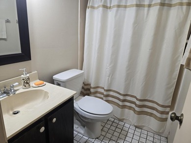 VILLA ON QUIET STREET, CONVERTIBLE FLOOR PLAN, WITH 2nd BEDROOM - photo 16