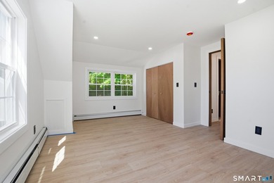 Completely renovated from top to bottom, this stunning 4-bedroom - photo 18