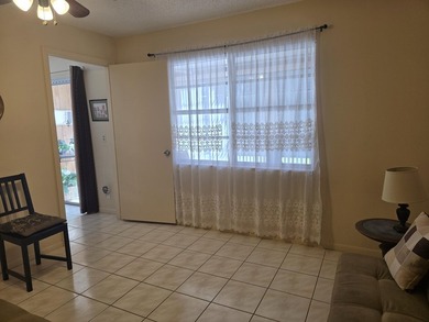 VILLA ON QUIET STREET, CONVERTIBLE FLOOR PLAN, WITH 2nd BEDROOM - photo 18