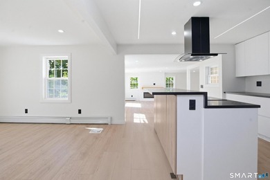 Completely renovated from top to bottom, this stunning 4-bedroom - photo 20