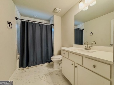 This beautiful home is a hidden gem! After coming through a long - photo 25