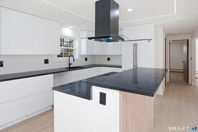 Completely renovated from top to bottom, this stunning 4-bedroom - photo 29