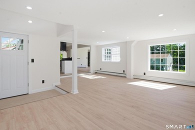 Completely renovated from top to bottom, this stunning 4-bedroom - photo 34