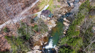 Tucked away in the mountains of West Virginia, this lovely - photo 35