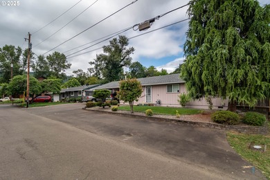 South Umpqua River Home For Sale in Roseburg Oregon