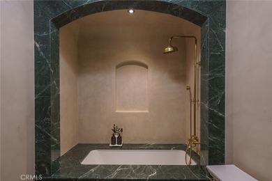 Welcome to 2015 San Francisco Avenue, a truly one-of-a-kind - photo 32