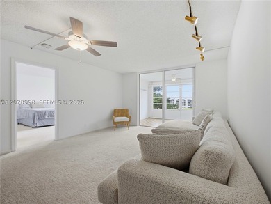 Charming furnished 4th-floor 1 bedroom /2 baths condo with - photo 13