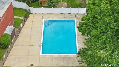 Welcome to this 1-bedroom condo located in the highly desirable - photo 17