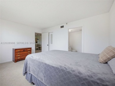 Charming furnished 4th-floor 1 bedroom /2 baths condo with - photo 19