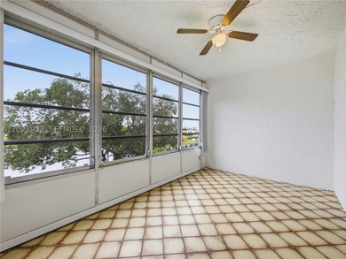 Charming furnished 4th-floor 1 bedroom /2 baths condo with - photo 20