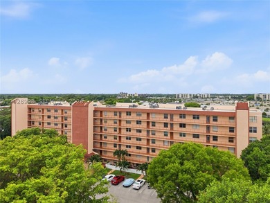 Charming furnished 4th-floor 1 bedroom /2 baths condo with - photo 24
