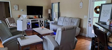 We welcome you to this well-organized traditional styled home - photo 28