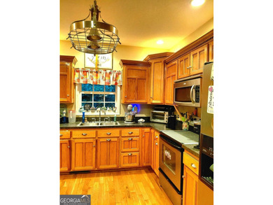 We welcome you to this well-organized traditional styled home - photo 35