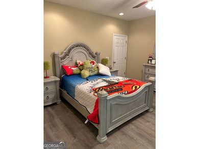 We welcome you to this well-organized traditional styled home - photo 48