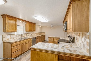 Welcome home to a wonderful 55+ community nestled in NE Palm Bay - photo 14