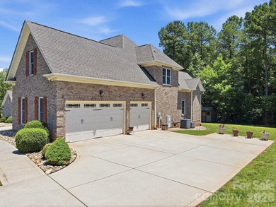 Beautiful all-brick home offering over 3,400 square feet of - photo 4