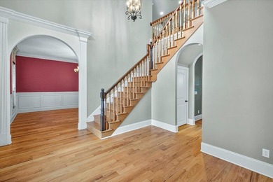 ABSOLUTLY STUNNING AND IMPRESSIVE 5 BEDROOM, 3 FULL BATH, 2 HALF - photo 9