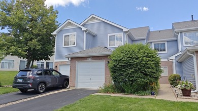 (private lake, pond, creek) Townhome/Townhouse For Sale in Darien Illinois