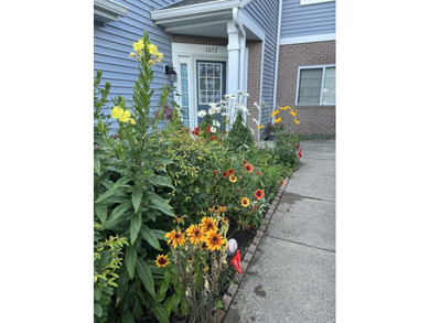 Welcome to this beautifully updated, open-concept 2-story - photo 3