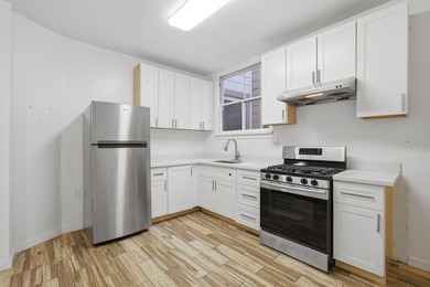Ideally located near the University of San Francisco and the - photo 15