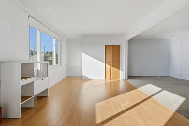 Ideally located near the University of San Francisco and the - photo 21