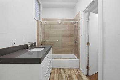 Ideally located near the University of San Francisco and the - photo 46