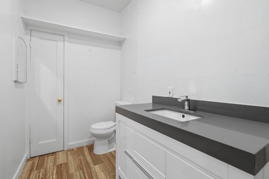 Ideally located near the University of San Francisco and the - photo 47