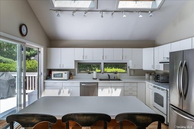 It's all about location! This lovingly maintained ranch is - photo 6