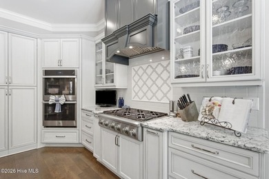 Experience exceptional luxury and timeless craftsmanship in this - photo 17