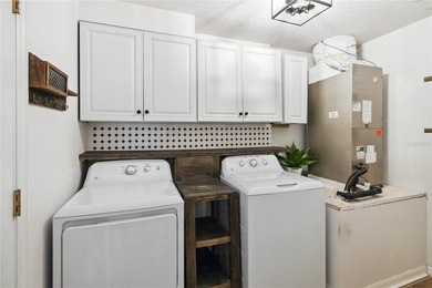 Beautiful 3-bedroom, 2-bathroom pool home with over 2000 square - photo 17