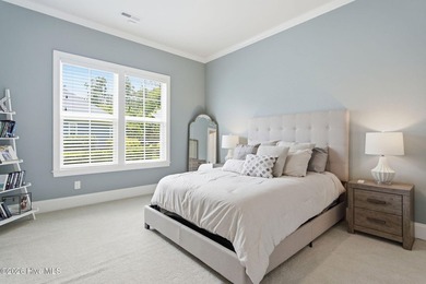 Experience exceptional luxury and timeless craftsmanship in this - photo 38