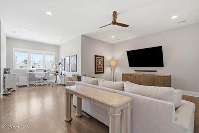 Experience exceptional luxury and timeless craftsmanship in this - photo 44