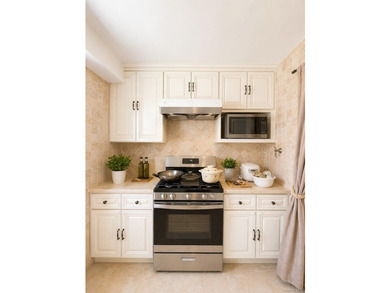 Beautiful One-Bedroom Garden-Style Apartment! Located on the - photo 6