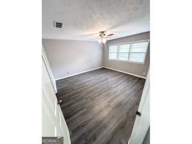 Welcome home to this spacious, move-in ready 4-bedroom, 2.5-bath - photo 15