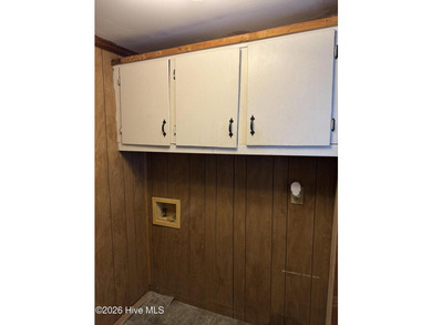 Home in town on nice corner lot with front porch! Large eat-in - photo 6