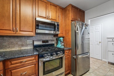 Welcome to Towers at Waters Edge, one of Bayside's most - photo 8