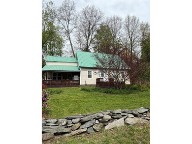 3+ bedroom house on 0.5+/- acres over 2 lots with frontage on - photo 2
