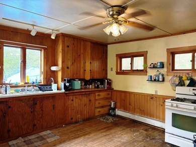 3+ bedroom house on 0.5+/- acres over 2 lots with frontage on - photo 9