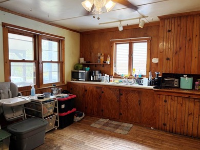3+ bedroom house on 0.5+/- acres over 2 lots with frontage on - photo 10