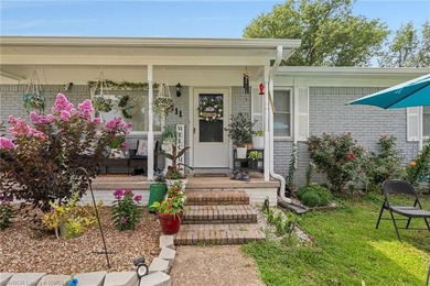 Nicely landscaped, well maintained starter home, on a corner lot - photo 1
