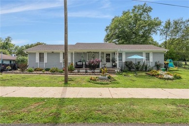 Nicely landscaped, well maintained starter home, on a corner lot - photo 2