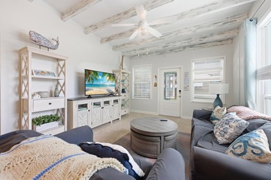 Rare, one-of-a-kind property at the end of a quiet dead-end - photo 12